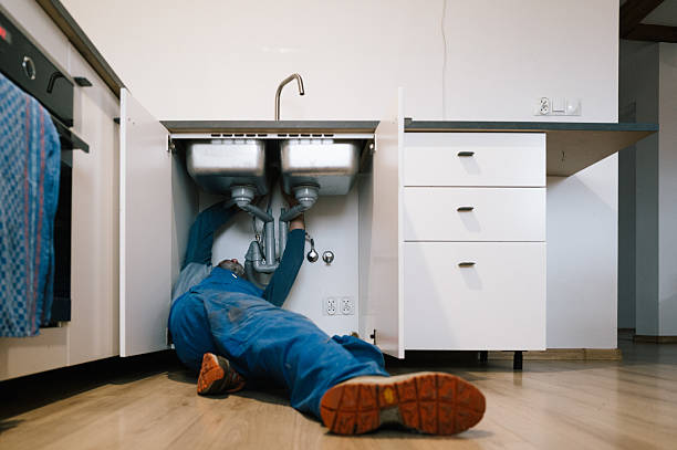 Professional Plumbing technician working in Hartford, IL
